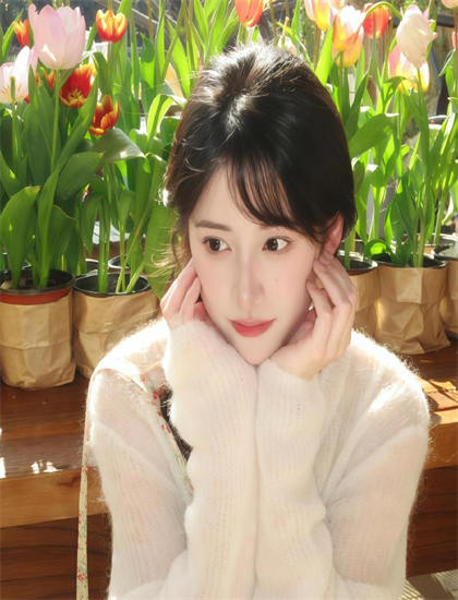 超碰97人人做人人爱网站_女人这些“身体语言”_是在暗示你追她